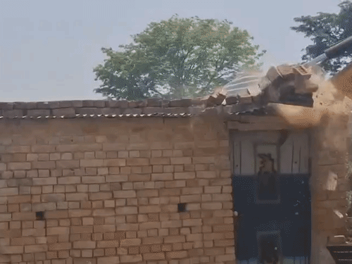 बिचपुरी में अवैध कॉलोनी पर चला बीडीए का बुलडोजर:4000 वर्गमीटर में हो रही प्लॉटिंग ध्वस्त, बिना मानचित्र स्वीकृति के बनाई जा रही सड़क और नालियां जमींदोज