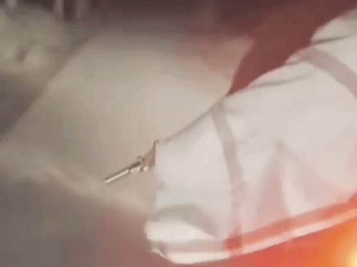 गोंडा में चलती बाइक पर युवक ने तमंचा लहराया, VIDEO:रील बनाया- “मौत कल आती है आज आ जाए डरता कौन है; बिना नंबर गाड़ी ढूंढ रही पुलिस