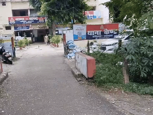 मिलिट्री डेयरी फार्म में सेना के दो जवानों पर हमला:प्रयागराज में सरिया चोरी करते, तालाब से मछली पकड़ते मिले दो लोगों ने की घटना