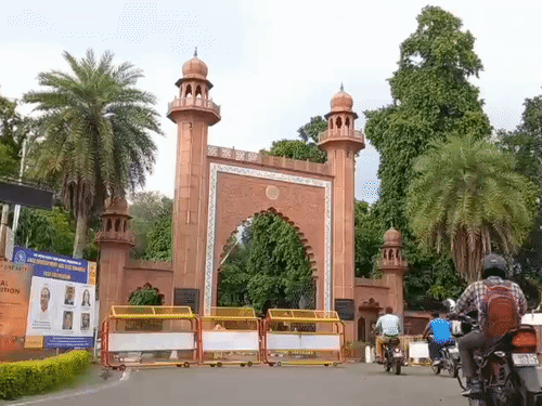 AMU छात्र नेता का मुकदमे के बाद प्रॉक्टर पर आरोप:सिक्योरिटी के 14 हजार का बकाया न चुकाने के लिए रुकवाई कार
