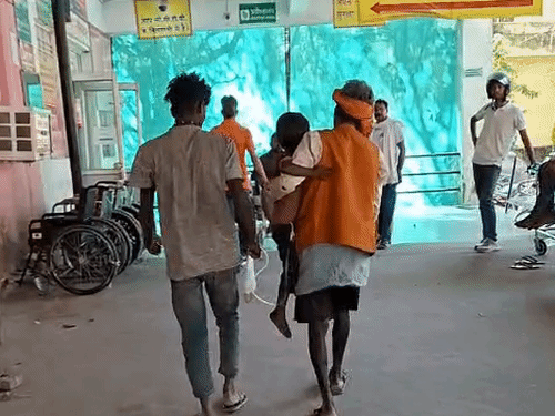 एक्स-रे कक्ष में कौन वसूल रहा था रुपये, होगी जांच:वाराणसी में एक्स-रे फिल्म के नाम पर लिए जा रहे थे रुपये, CMS ने बनाई जांच कमेटी