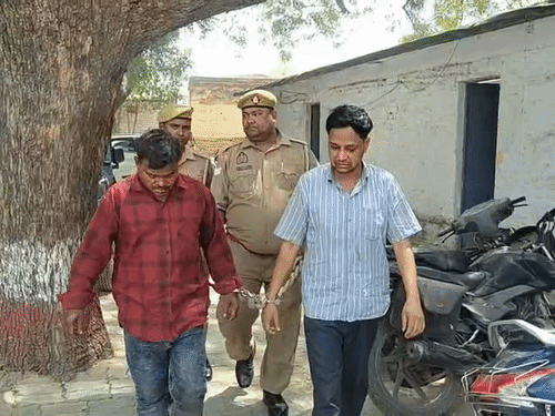 गणेश मंदिर से माजिद ने चुराए थे चांदी के मुकुट:कासगंज से स्कूटी से पहुंचा था कानपुर, पत्नी और सर्राफ भी अरेस्ट; CCTV से मिला सुराग