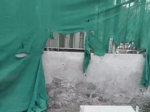 युवती को लेकर विवाद के बाद रेस्टोरेंट में बमबाजी:प्रयागराज में दिनदहाड़े वारदात से सनसनी, स्कूटीसवार तीन बदमाश गिरफ्तार