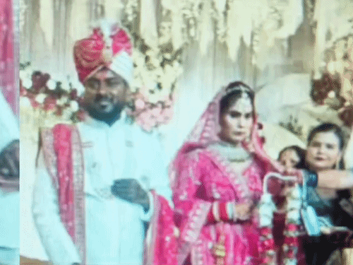 शादी के तीसरे दिन ही युवक ने किया सुसाइड:वजह बनी रहस्य, गुत्थी सुलझाने में जुटी पुलिस, गोरखपुर में खुशियां मातम में बदली