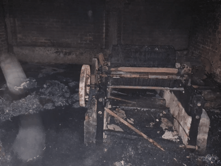 बोचहा के रुई गोदाम में लगी आग:शॉर्ट सर्किट से 35 लाख का नुकसान, दमकल ने पाया काबू