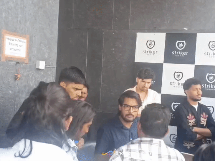 इंदौर के IMS कॉलेज की फेयरवेल पार्टी में विवाद:बाहरी लोगों की एंट्री पर हंगामा; बजरंग दल कार्यकर्ता मौके पर पहुंचे