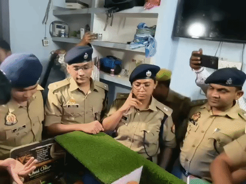 नौकरी का झांसा देकर युवती को सेक्स रैकेट में धकेला:पश्चिम बंगाल से कानपुर बुलाकर बनाया बंधक, 20 होटलों के नाम सामने आए