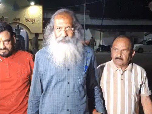 शराब घोटाला…सौम्या, तांत्रिक KK की जेल से रिहाई:श्रीवास्तव बोले- मेरे भाजपा नेताओं से भी संबंध, दोस्ती गुनाह नहीं, लग्जरी कार से रवाना हुए