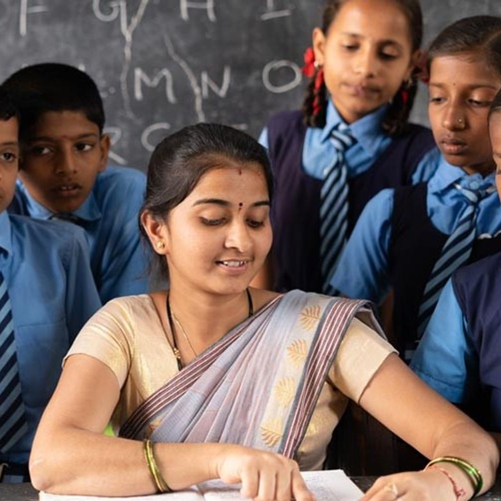 लखनऊ में निजी स्कूलों के खिलाफ प्रदर्शन:राष्ट्रीय छात्र पंचायत सड़क पर उतरा , ‘फीस रेगुलेशन बिल’ लागू करने की मांग