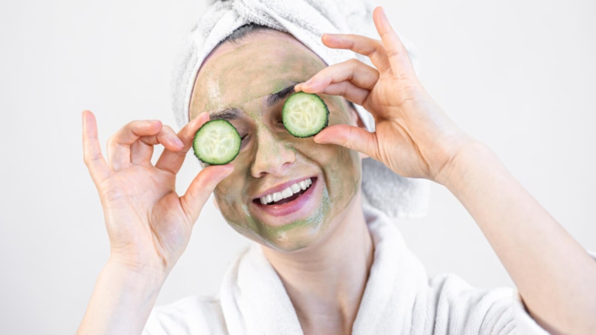 दमकती हुई त्वचा के लिए चेहरे पर क्या लगाएं, बेहद आसान है हर्बल फेस पैक बनाने का तरीका