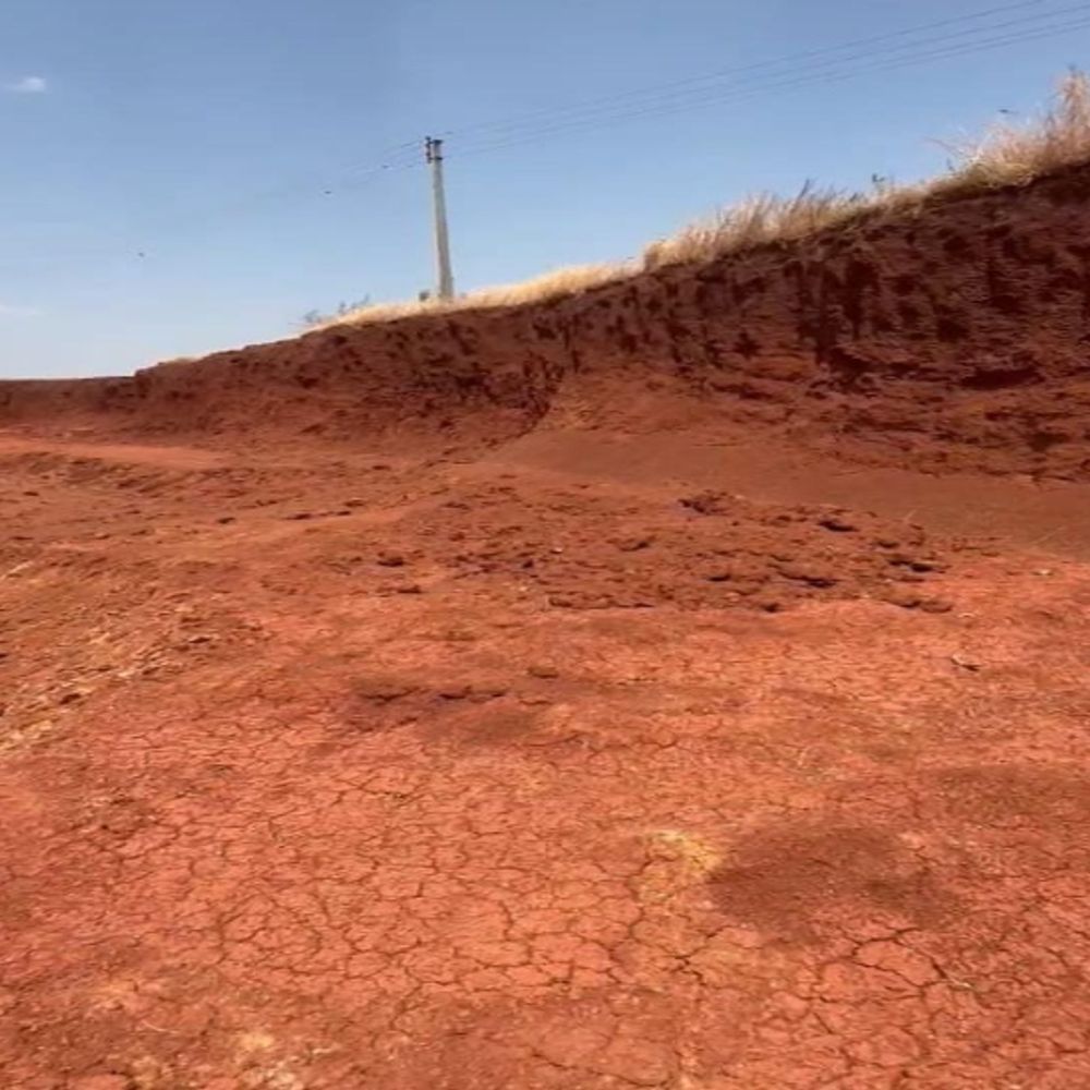 ग्रामीण बोले-अवैध तरीके से मुरूम खनन किया जा रहा:बेमेतरा में प्रशासन से उत्खनन पर रोक लगाने की मांग;विधायक बोले-दोषियों के खिलाफ की जाएगी कार्रवाई