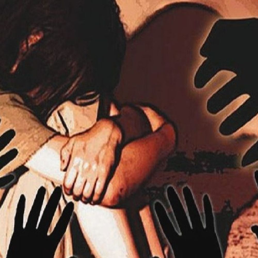 शराबी पिता ने ढाई वर्षीय बेटी से किया दुष्कर्म:एटा में बाजार घुमाने के बहाने खेत पर ले जाकर वारदात को दिया अंजाम