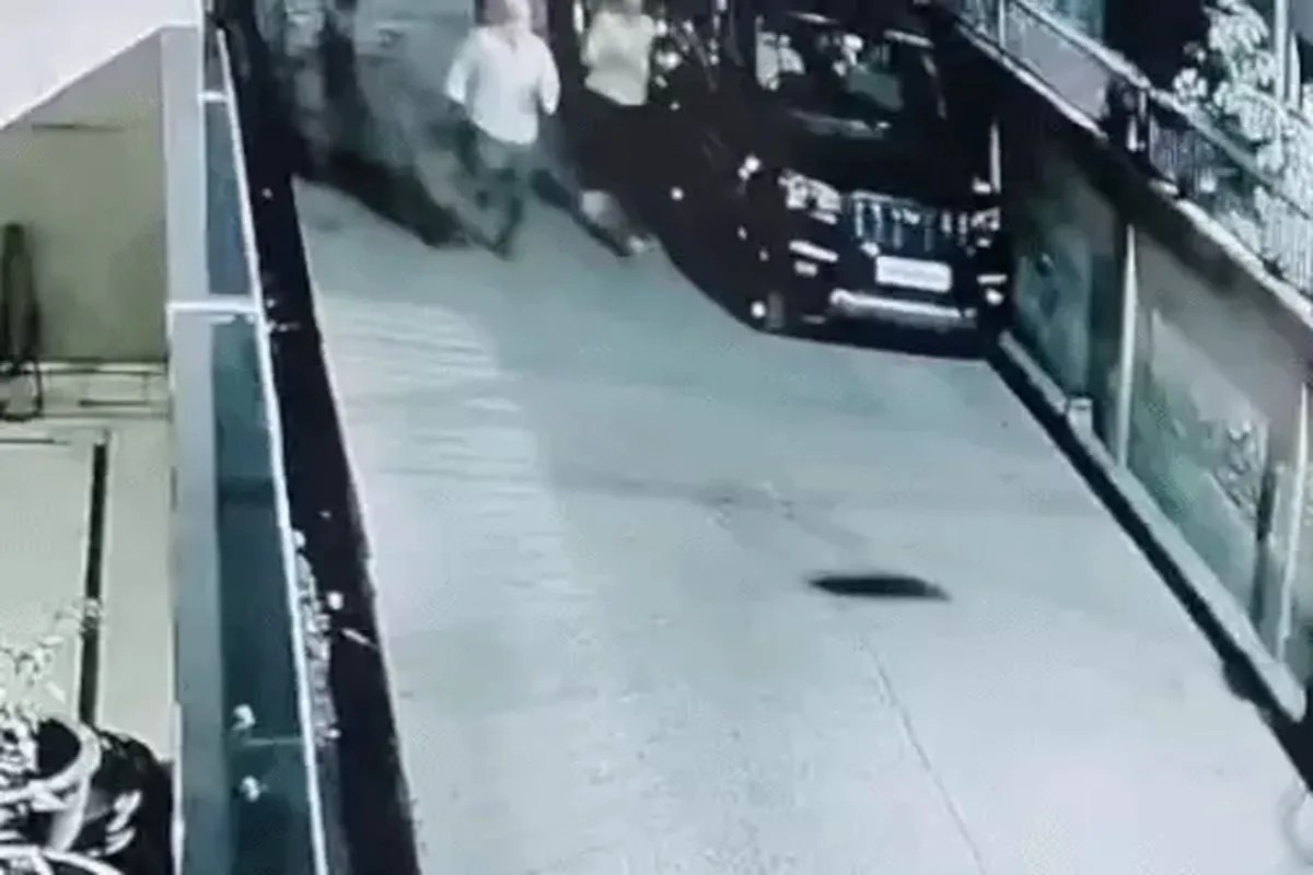 अलवर में बदमाशों का खौफ: युवक पर रॉड से जानलेवा हमला; सिर फोड़ा, घटना CCTV में कैद 