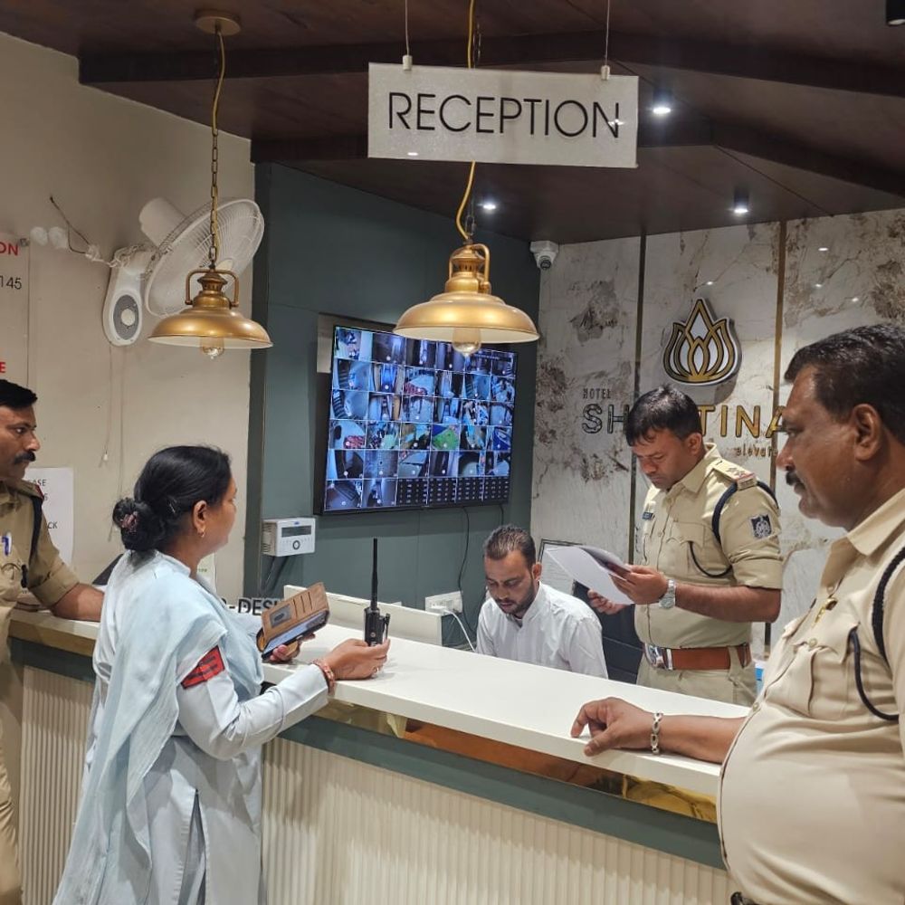 सिंगरौली बैंक डकैती के बाद एमपी में हाई अलर्ट:छिंदवाड़ा में होटलों पर पुलिस की सघन जांच, किरायेदारों पर भी नजर