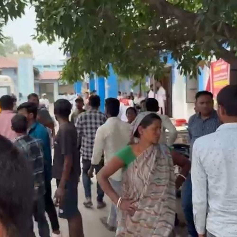 समस्तीपुर में बेटे की मौत,सदमे से पिता की गई जान:दो दिन पहले स्कूल वैन से कुचला था मासूम, दिल्ली से कैंसर का इलाज छोड़ लौटा था पिता