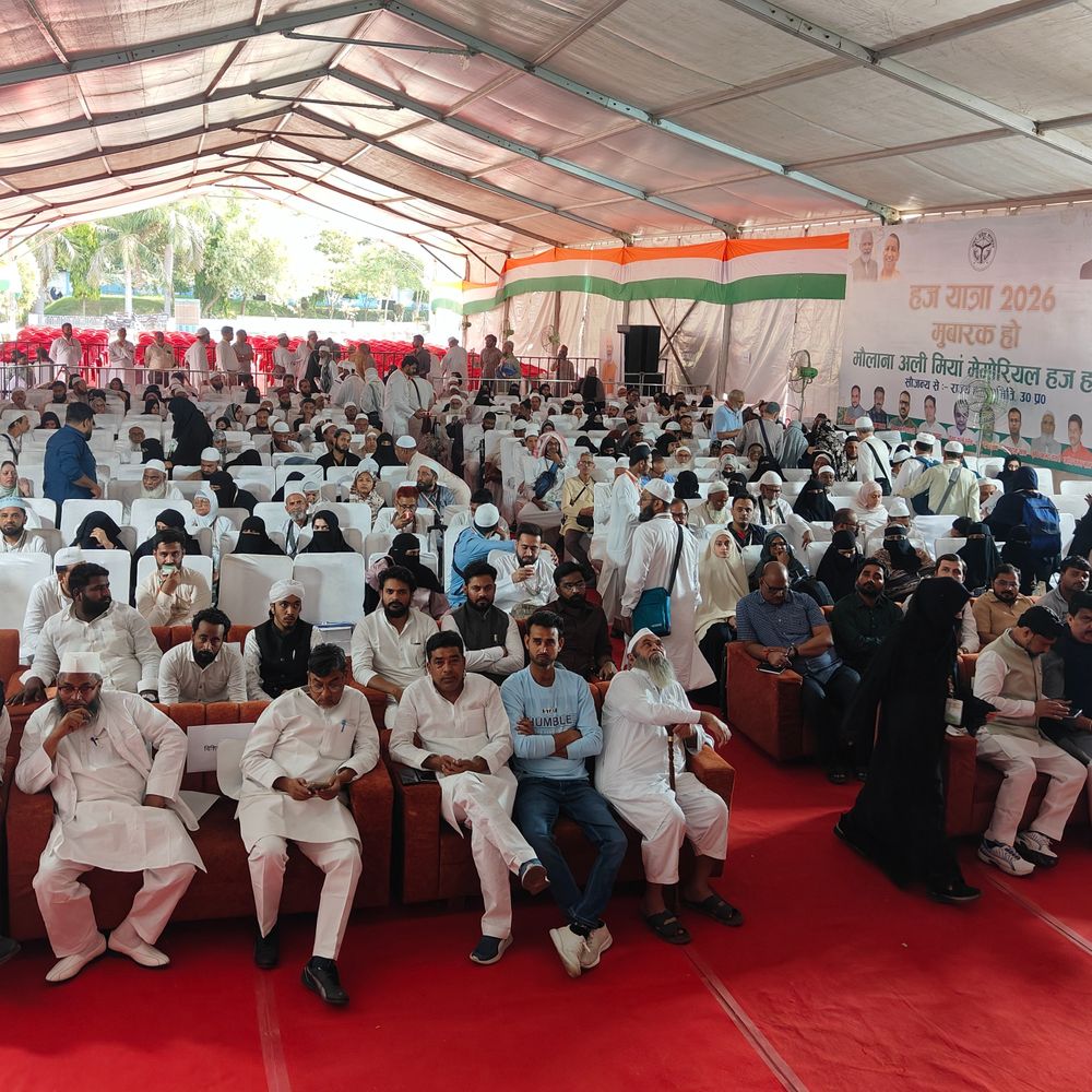 लखनऊ से हज यात्रियों की सातवीं फ्लाइट उड़ी:417 लोग पहुंचे मदीने , 2 मई तक रवानगी का सिलसिला जारी रहेगा