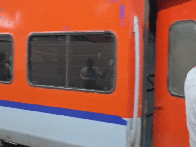 वंदे भारत एक्सप्रेस का कल से रूट बदला:रेलवे ने बदला कई ट्रेनों का मार्ग, दो ट्रेनें रहेंगी रेगुलेट; सफर से पहले चेक करें अपडेट