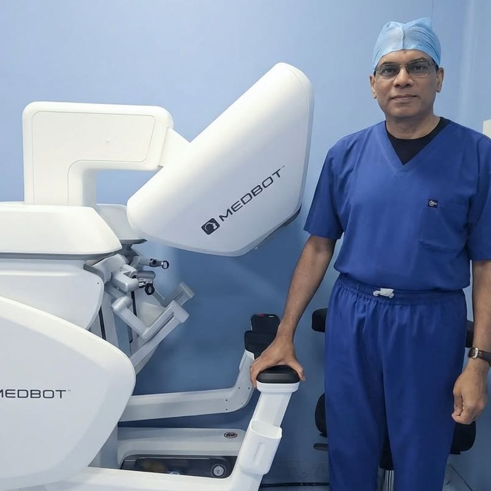 भारत से पहली क्रॉस-बॉर्डर रोबोटिक सर्जरी:पश्चिम एशिया में जंग के बीच कोकिलाबेन अस्पताल ने मुंबई से मस्कट में महिला की किडनी का ऑपरेशन किया