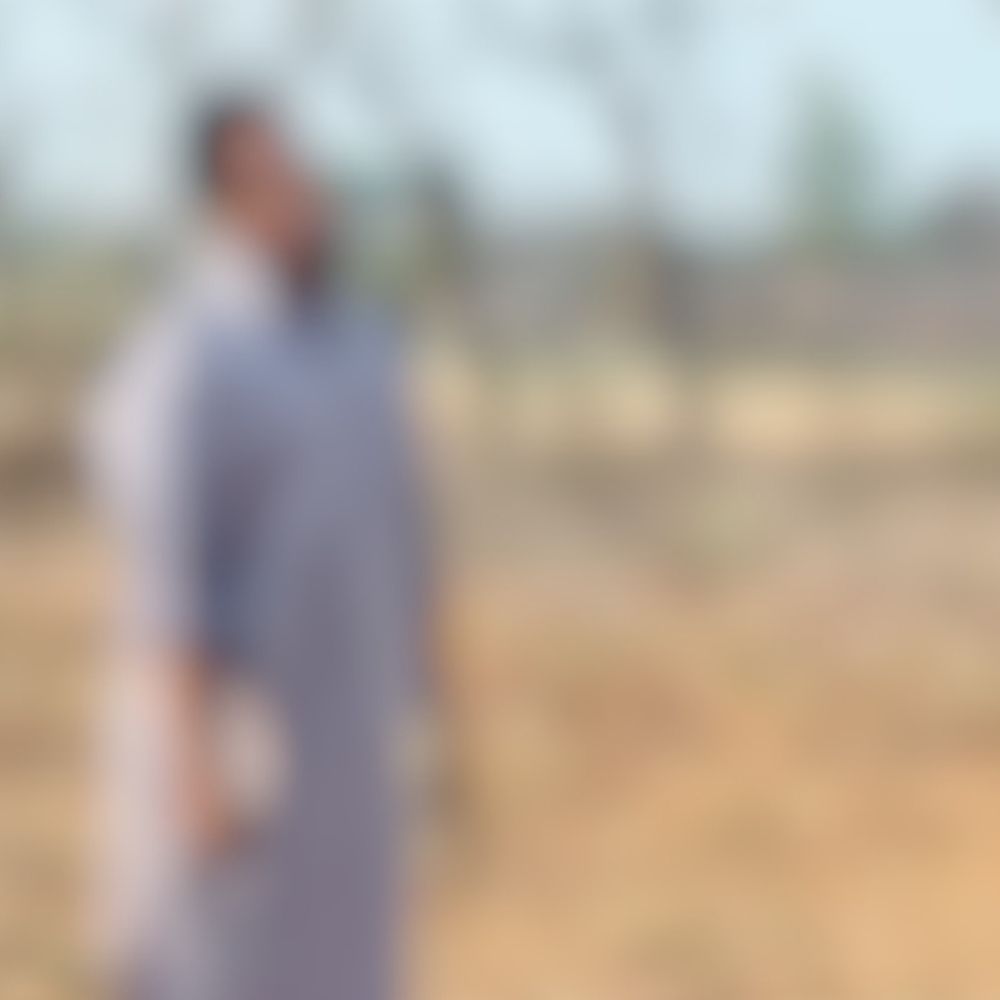 लातेहार के पोचरा गांव में युवक ने की आत्महत्या:महुआ पेड़ से लटका मिला शव, ग्रामीणों ने देखी बॉडी, पुलिस जांच में जुटी