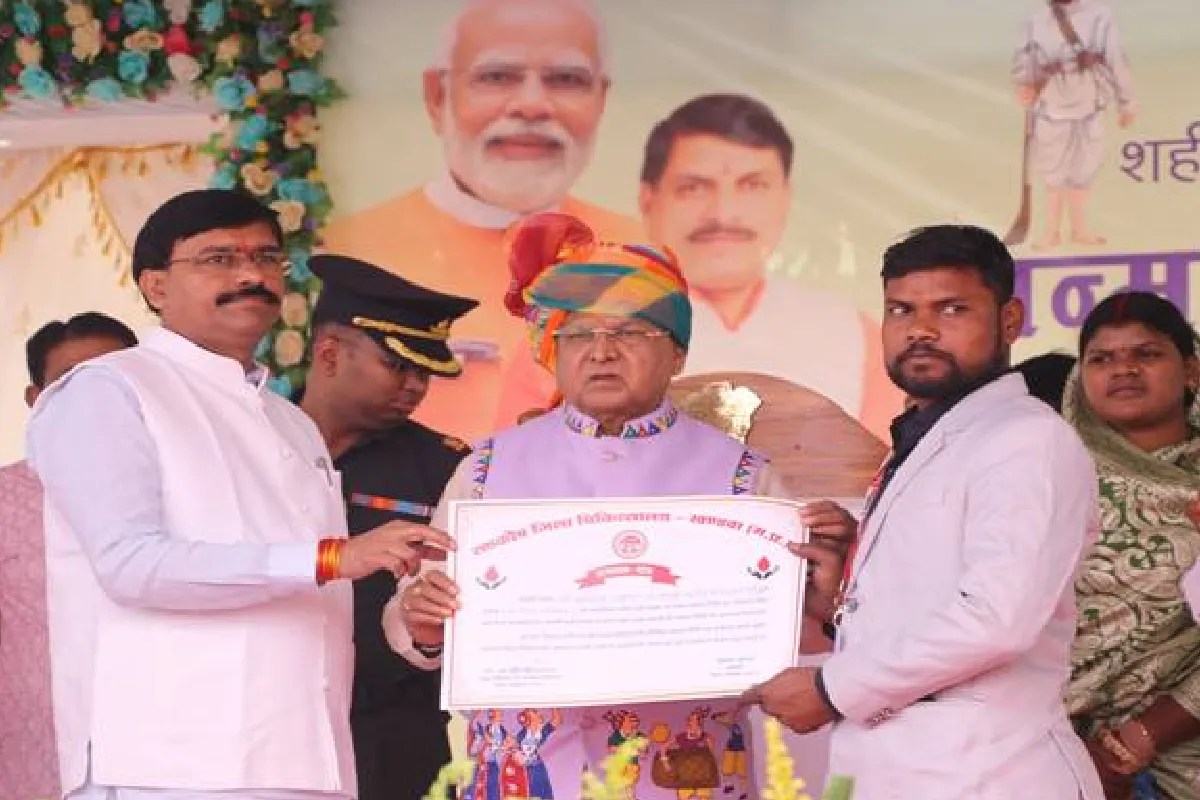 आधे घंटे तक भोजन नहीं मिला तो भड़क उठे एमपी के मंत्री, गरमागरम रोटियों के लिए कराया इंतजार