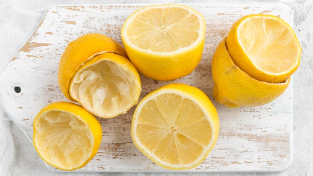 नींबू निचोड़कर छिलके फेंकिए नहीं, साफ-सफाई करने में आएंगे खूब काम, जानिए लेमन पील को यूज करने का तरीका