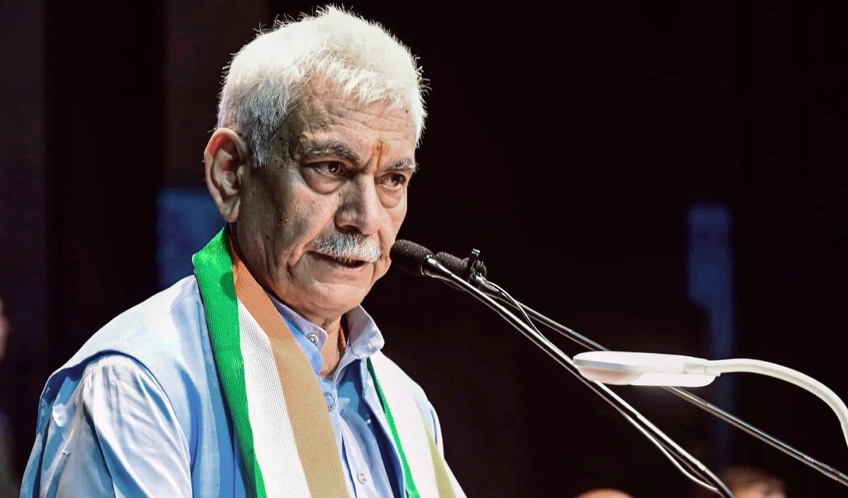 Jammu and Kashmir में ‘Zero Tolerance’ Policy, आतंक से लिंक पर LG सिन्हा का बड़ा एक्शन, 2 कर्मचारी बर्खास्त