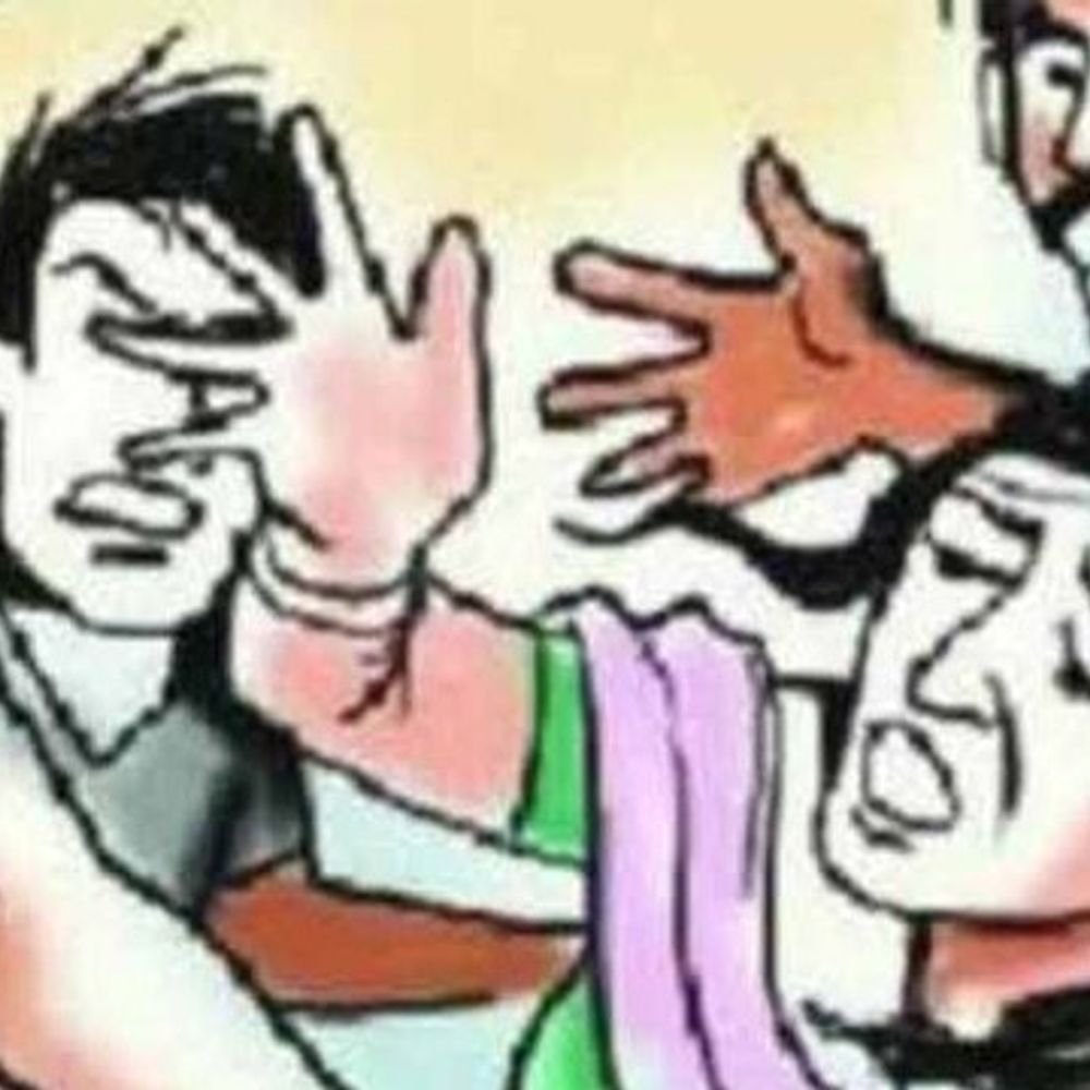 मोगा नगर निगम के कर्मचारी पर हमला:मां-बेटी ने पगड़ी उतार दाढ़ी नोची; गली में अवैध निर्माण का देने गए थे नोटिस