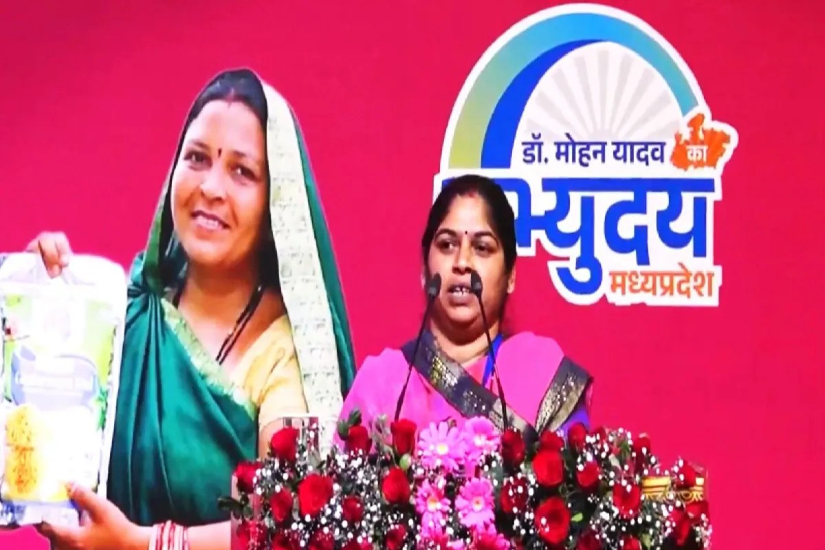 महज 5 हजार महीने की थी कमाई, अब हवाई जहाज़ में उड़ रहीं गुना के छोटे से गांव की मीनाक्षी