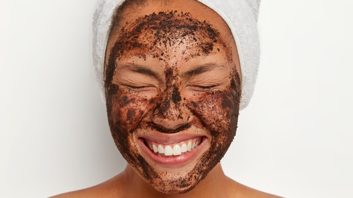 कॉफी में क्या मिलाकर लगाने से स्किन साफ होती है? जानें Skin Care Routine में कैसे करें इस्तेमाल?