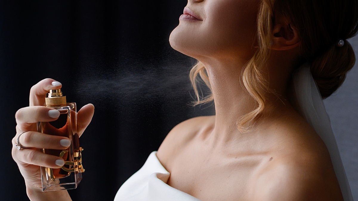 गर्मी में जल्दी उड़ जाती है परफ्यूम की खुशबू, जानें लंबे समय तक कैसे टिकेगी महक?