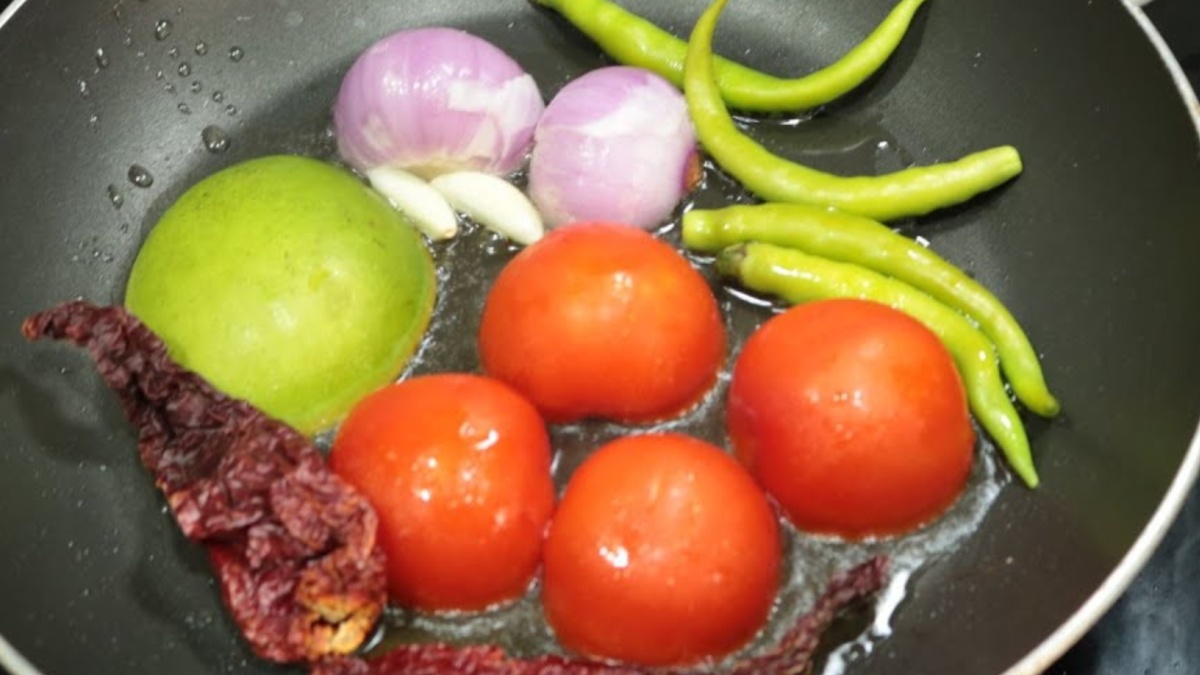 कच्चे आम और टमाटर की यह चटनी रेसिपी सोशल मीडिया पर हो रही है खूब वायरल, पहले निवाले में ही मिलेगा झन्नाटेदार स्वाद, नोट करें विधि