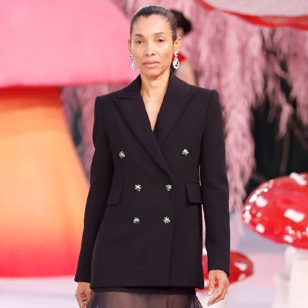 रैम्प वॉक में अब उम्रदराज महिलाओं का जलवा:50 साल से ज्यादा की मॉडलों की पूछ बढ़ी, सीनियर मॉडलों को इतनी तवज्जो पहले नहीं मिली