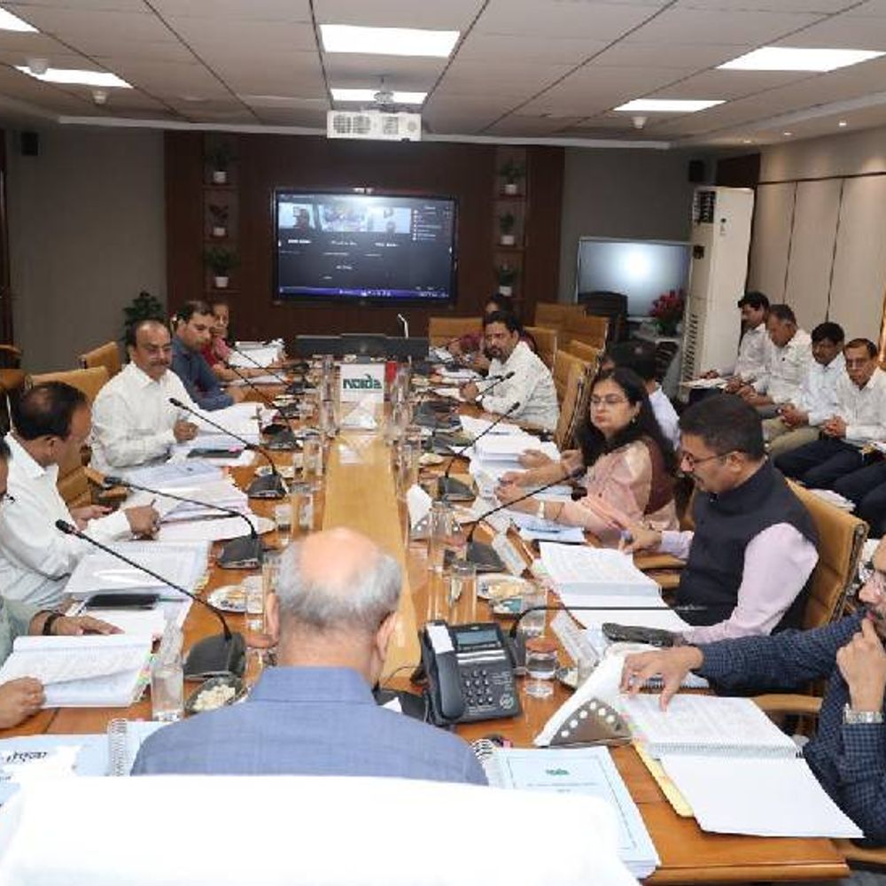 न्यू नोएडा में बनेंगे श्रमिकों के लिए आवास:एक महीने में शुरू होगा अधिग्रहण, 80 गांवों में 4 फेज में बसेगा शहर