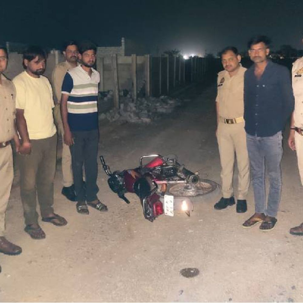 झांसी में पुलिस मुठभेड़ में 3 लुटेरे गिरफ्तार:3 अप्रैल को पिस्टल तानकर ठेले वाले से 16 हजार रुपए लूटे थे