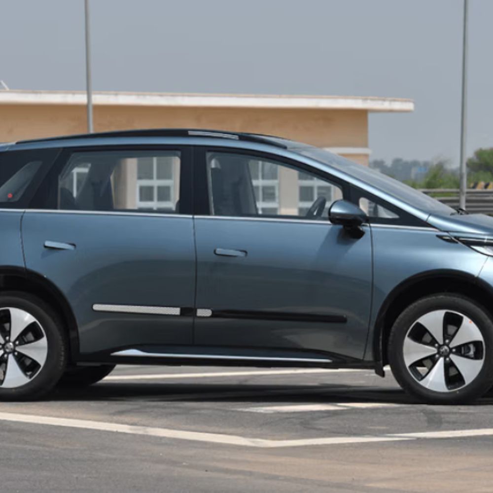 MG मोटर्स ने लॉन्च की विंडसर EV की टैक्सी ‘कम्यूट’:कीमत ₹13.49 लाख, सिंगल चार्ज पर चलेगी 332 किमी; इसमें 6 एयरबैग्स मिलेंगे