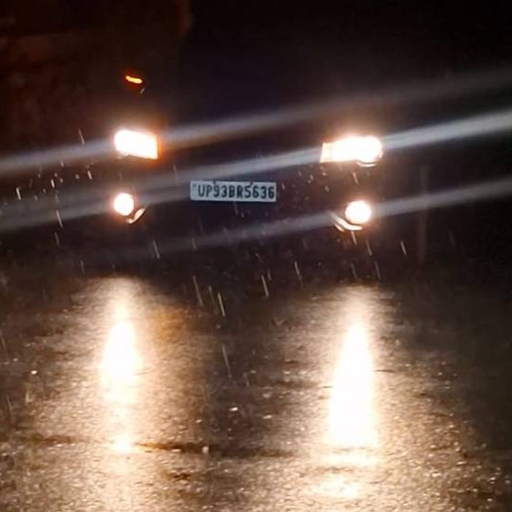 झांसी में 20 मिनट तक झमाझम बारिश हुई:40Km की रफ्तार से हवाएं चलीं, बिजली कड़ी, अलगे दो दिनों तक ऐसा ही रहेगा मौसम