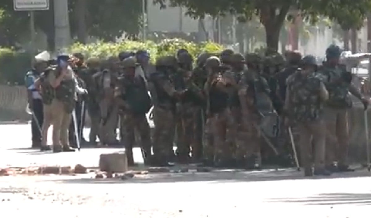 Noida Violence का WhatsApp कनेक्शन! QR Code से भीड़ जुटाकर 80 इलाकों में कराई गई पत्थरबाजी?