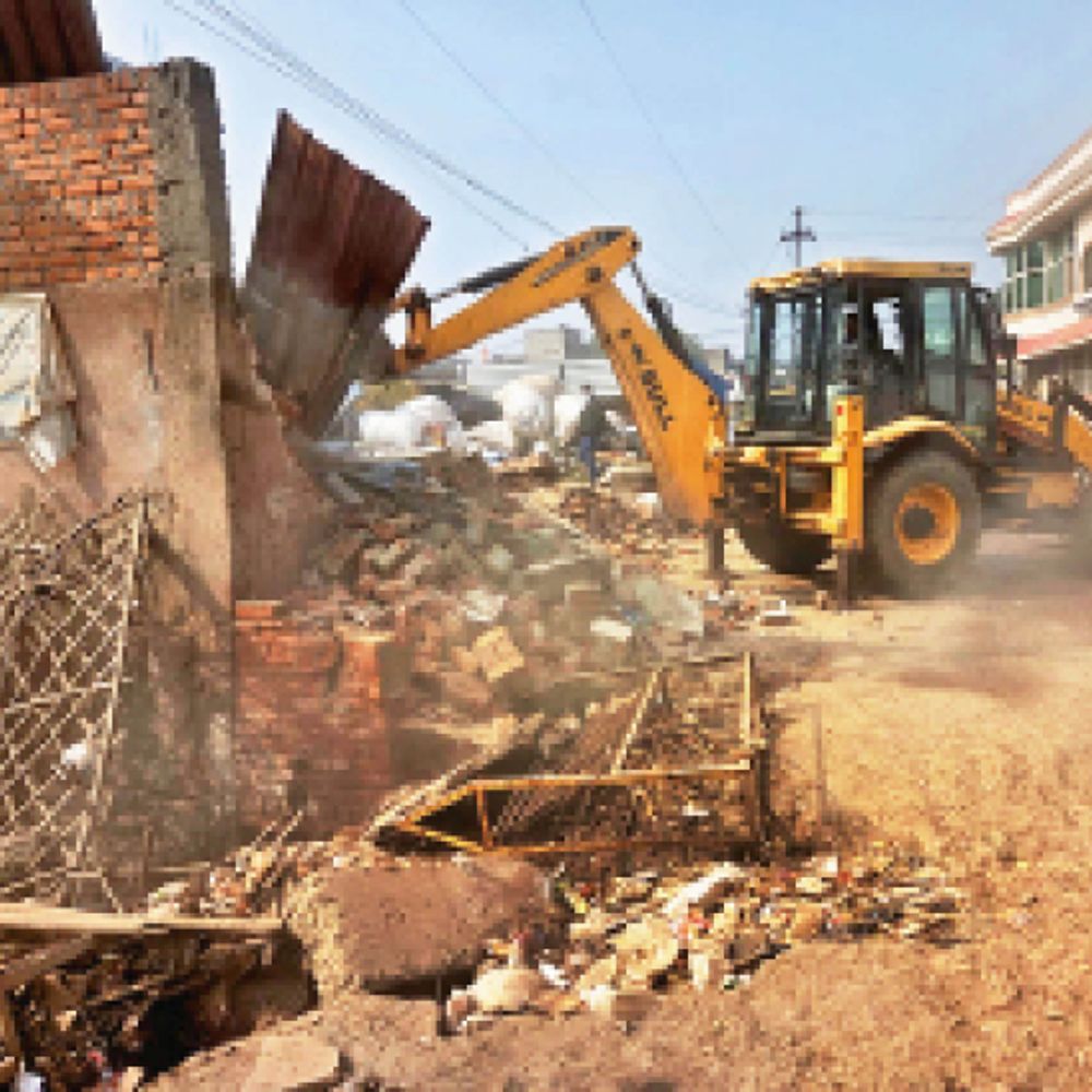 गांव की जमीनों पर मिलीभगत का खेल:203 अवैध कॉलोनियों में 10 हजार परिवार प्लॉट लेकर फंसे, रजिस्ट्री तो है पर हक नहीं