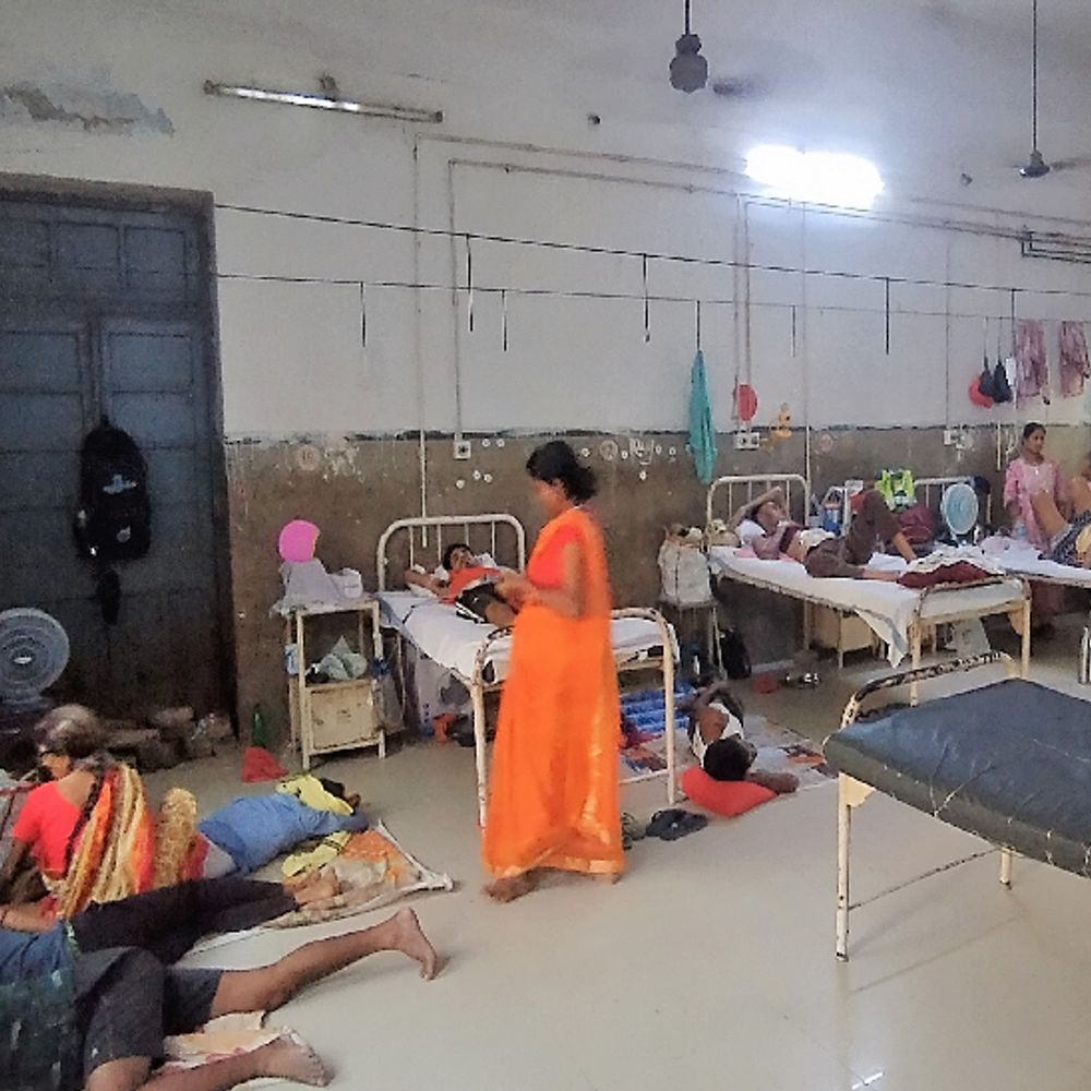 बड़े अस्पतालों में कूलिंग सिस्टम फेल:अस्पताल या भट्ठी?…इलाज से पहले गर्मी से जंग लड़ रहे मरीज