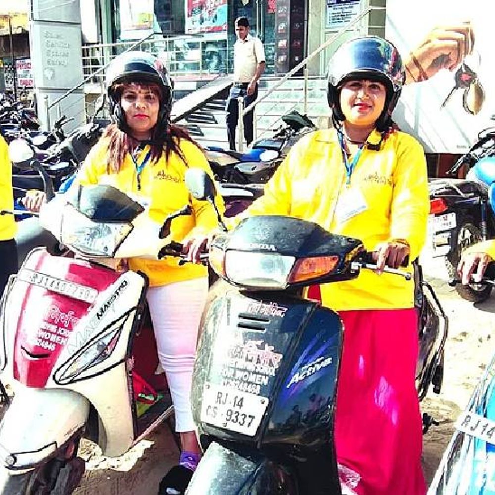 स्कूटर बिक्री सालाना 9%, बाइक की 4% बढ़ने का अनुमान:महिला वर्कफोर्स बढ़ने का असर; बाइक से ज्यादा बिकेंगे स्कूटर