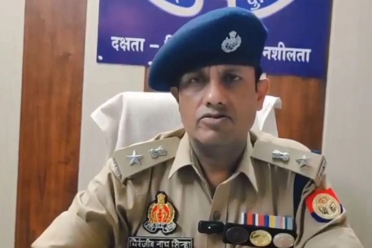 हाथरस थाने में युवक की संदिग्ध मौत: शौचालय में फंदे से लटका मिला, SHO और सिपाही सस्पेंड