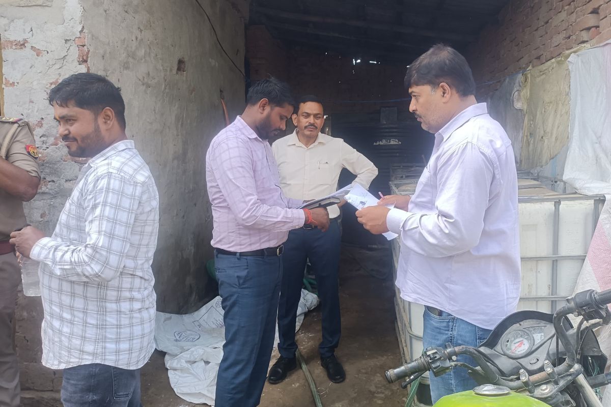 गोंडा में चल रहा था ‘नकली DEF फैक्ट्री’ का खेल, छापेमारी में खुला बड़ा राज… भारी मात्रा में सामग्री बरामद