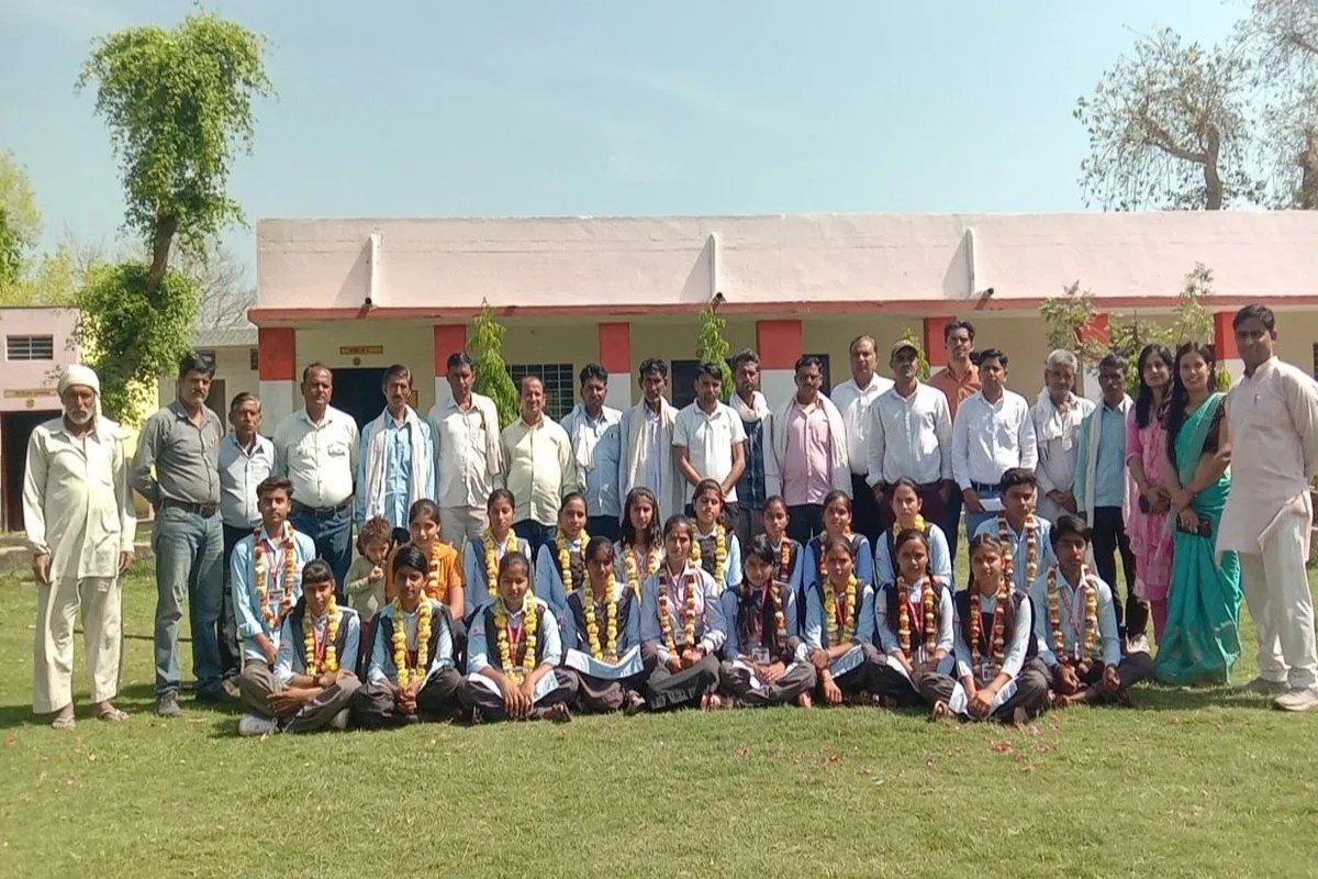 पीएम श्री स्कूल में मेधावी विद्यार्थियों का सम्मान, बोर्ड परीक्षाओं में उत्कृष्ट प्रदर्शन पर मनाया जश्न