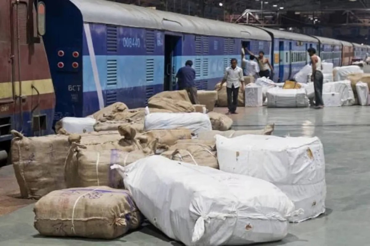 राजकोट रेल मंडल ने रचा नया कीर्तिमान, पार्सल आय में पहली बार अर्जित किया 15 करोड़ का राजस्व