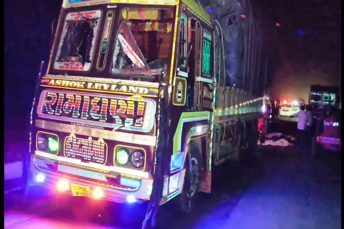 सुरेंद्रनगर जिले में ट्रक की टक्कर से 7 पदयात्रियों की मौत, 3 गंभीर