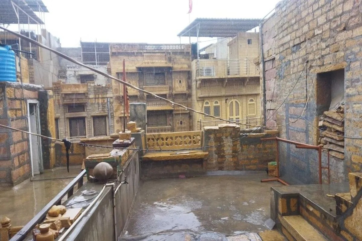 Video: जैसलमेर शहर में तेज बारिश से जगह-जगह भरा पानी