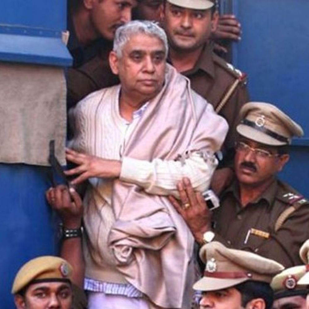 रामपाल को देशद्रोह के केस में जमानत:हिसार के सतलोक आश्रम में 6 लोगों की मौत हुई थी; 11 साल से जेल में बंद