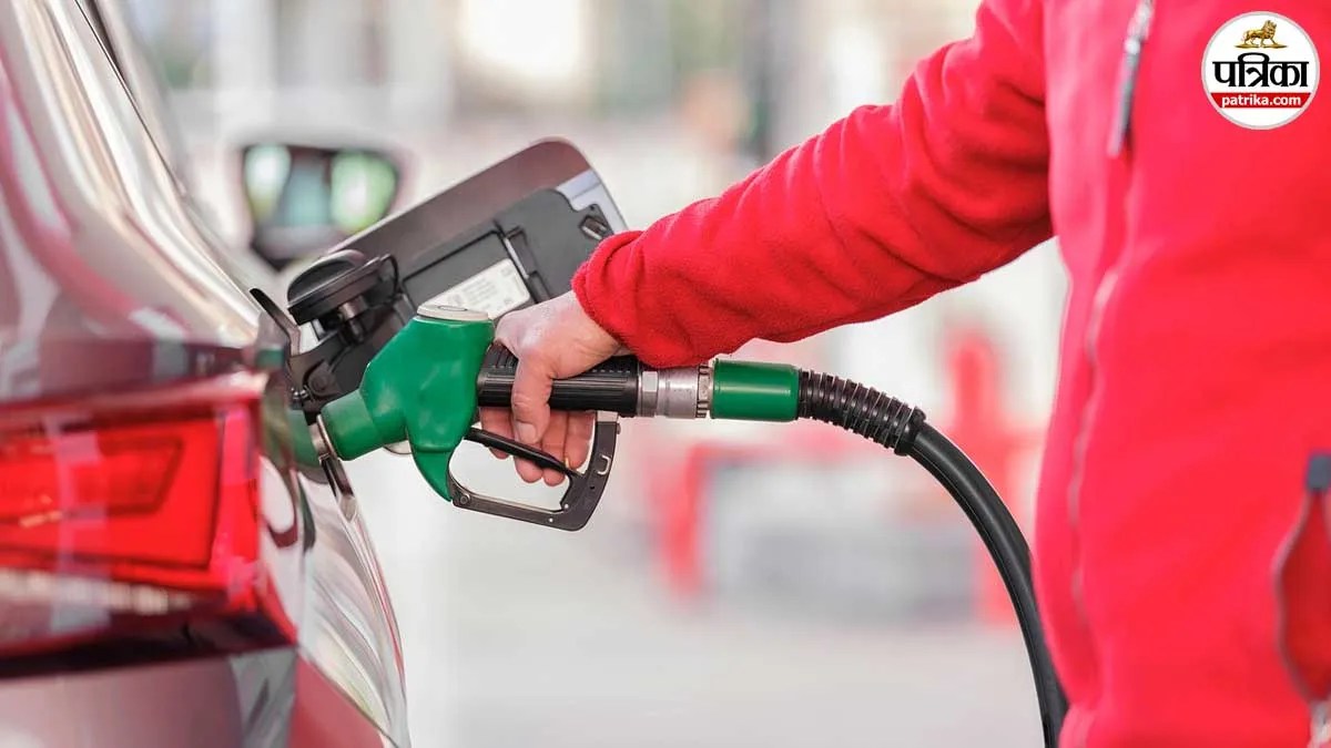 Oil Crisis in Pakistan: पाकिस्तान में सरकार ने पेट्रोल के दाम में की 80 रुपए की कटौती, पब्लिक ट्रांसपोर्ट फ्री