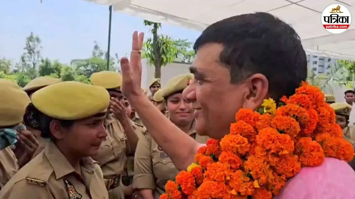 रामपुर SP की विदाई में छलके जज्बात: महिला सिपाही फूट-फूटकर रोई, कप्तान भी हुए भावुक