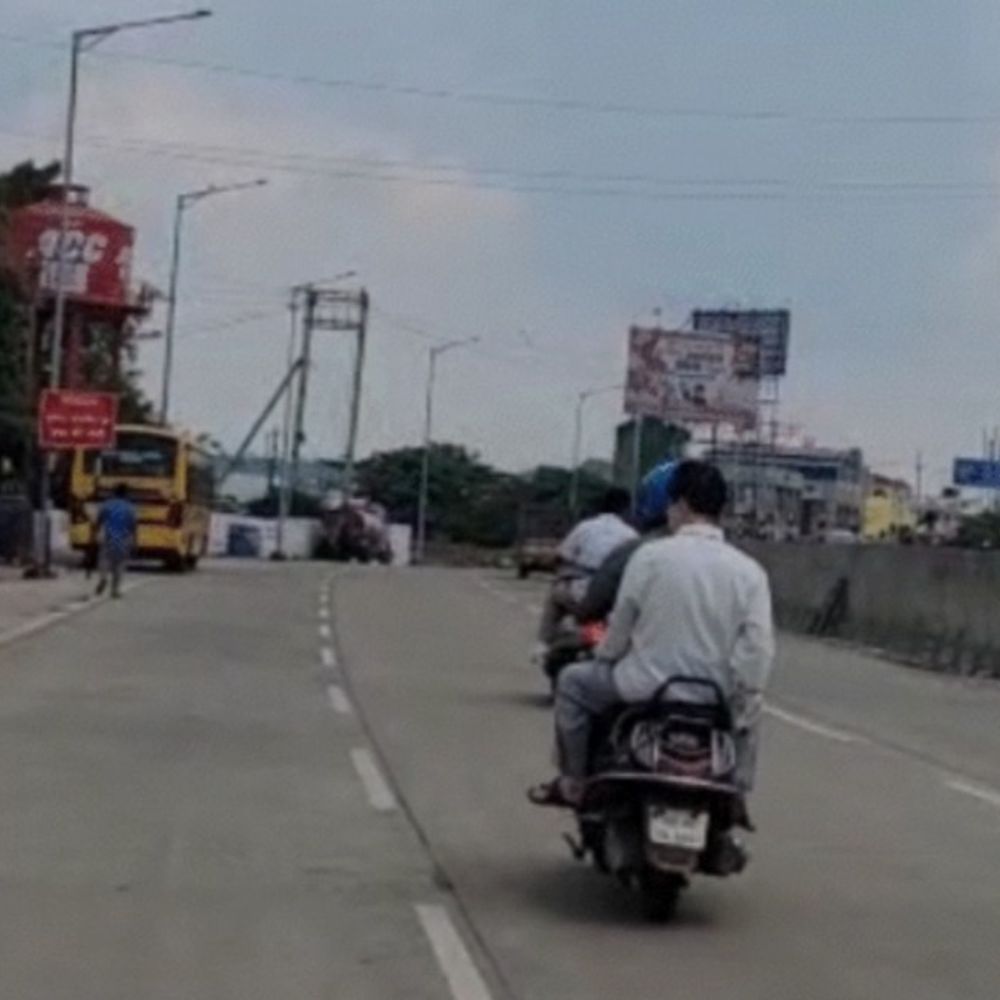 भोपाल में बनी देश की पहली सीमेंट-रहित राख से सड़क:21 दिन में मजबूत बनने वाली नई तकनीक का सफल प्रयोग